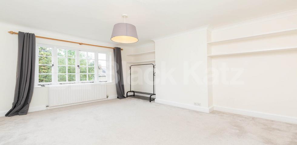 			4 Bedroom, 1 bath, 1 reception House			 Cascade Avenue, Muswell Hill